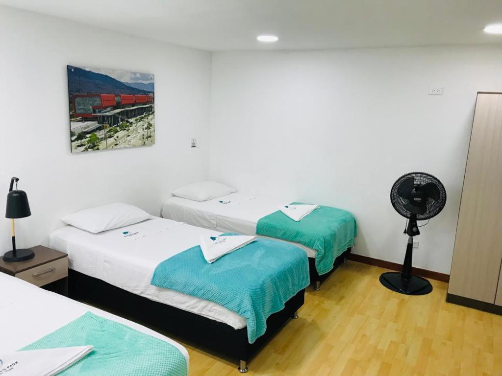 Poblado Park Guest House Medellin Bagian luar foto