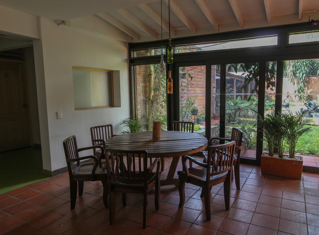 Poblado Park Guest House Medellin Bagian luar foto