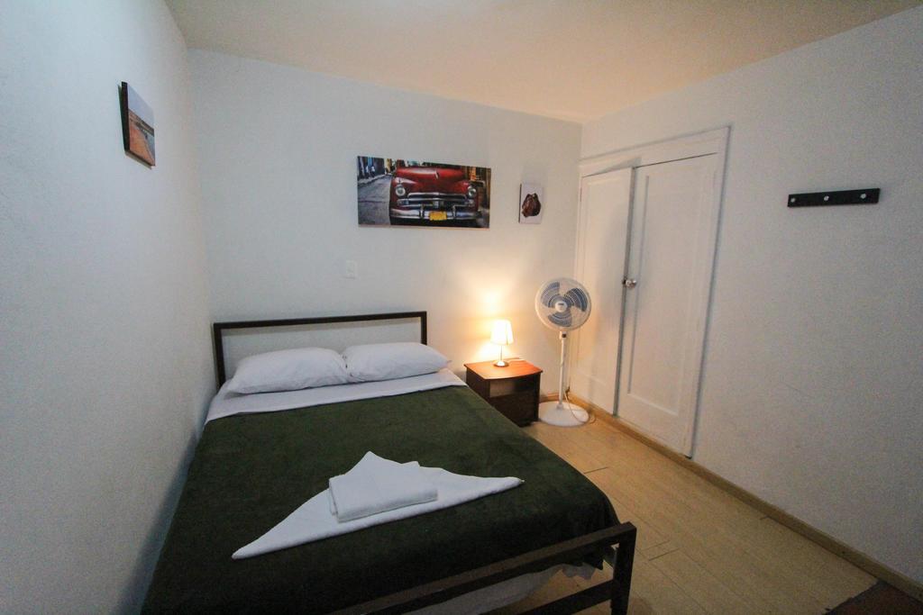 Poblado Park Guest House Medellin Bagian luar foto