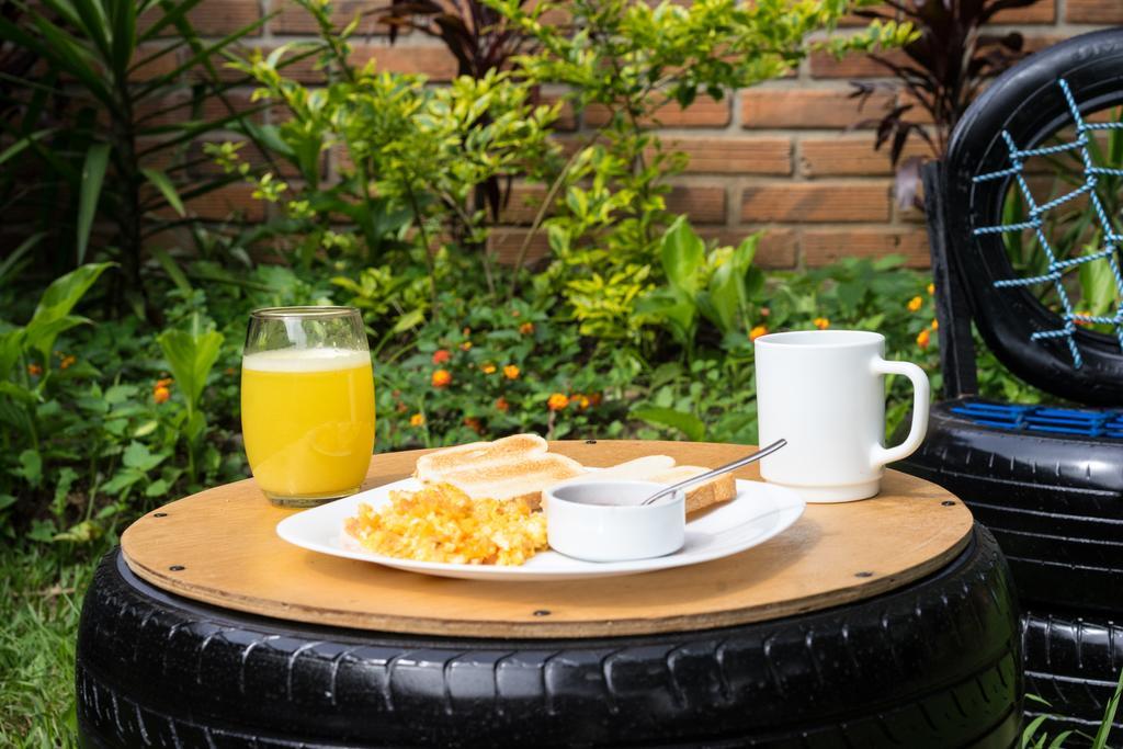 Poblado Park Guest House Medellin Bagian luar foto