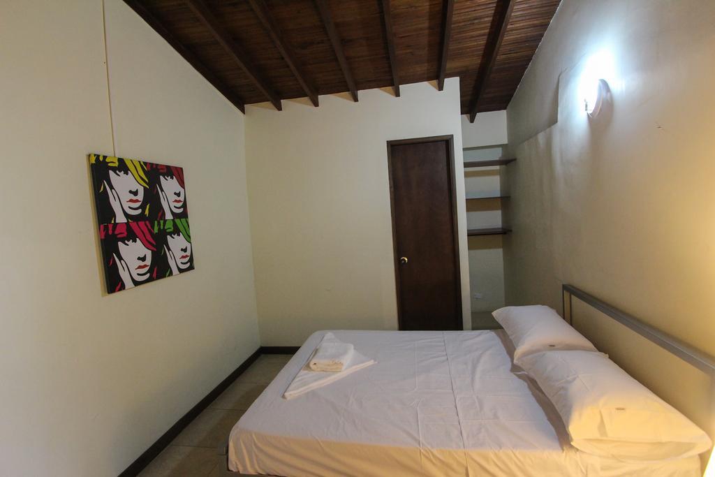 Poblado Park Guest House Medellin Bagian luar foto